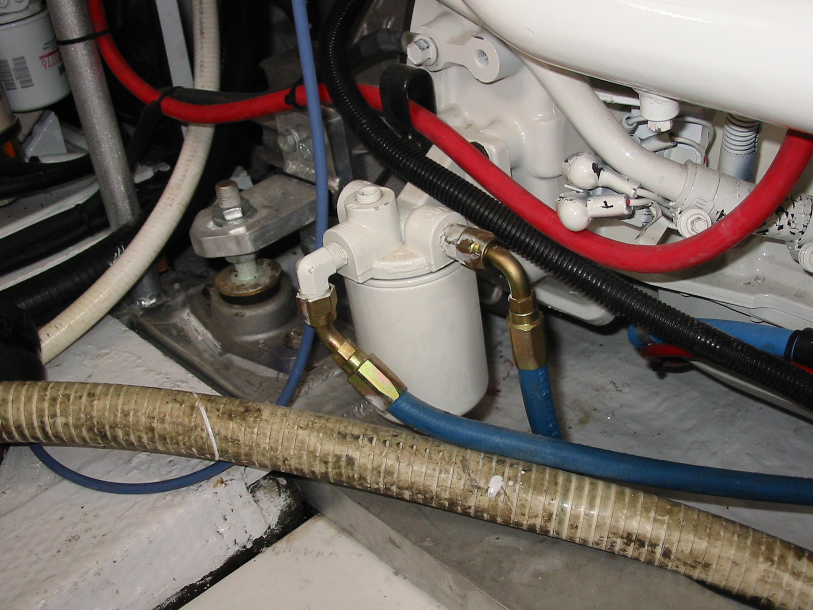 Remounted "last chance fuel filter" on bell housing using stock fuel lines. Why is that funky head hose still there? I thought I got rid of that.